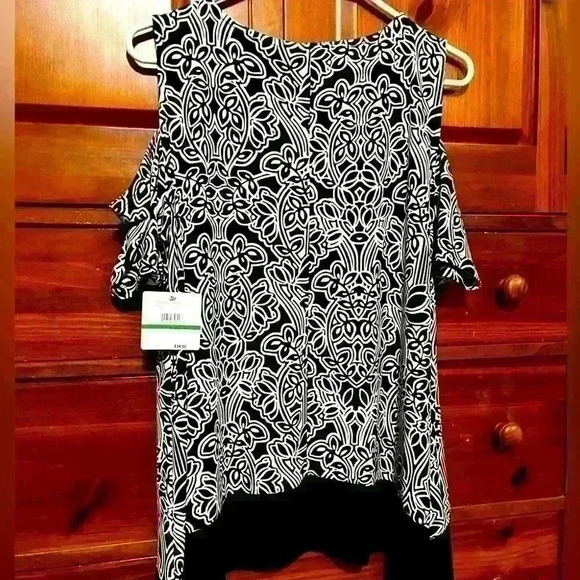 NWT Classy Black & White Rafaella Top - Large. - Picture 4 of 11